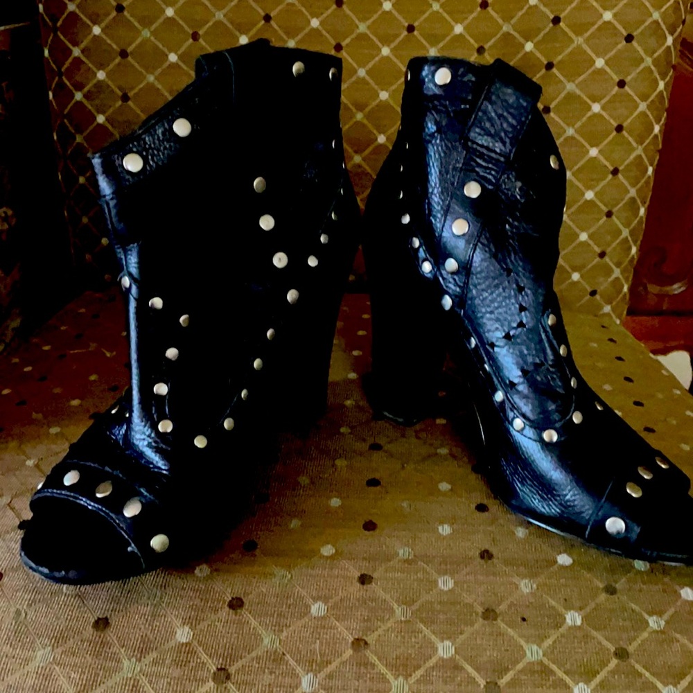 Bcbg black booties
